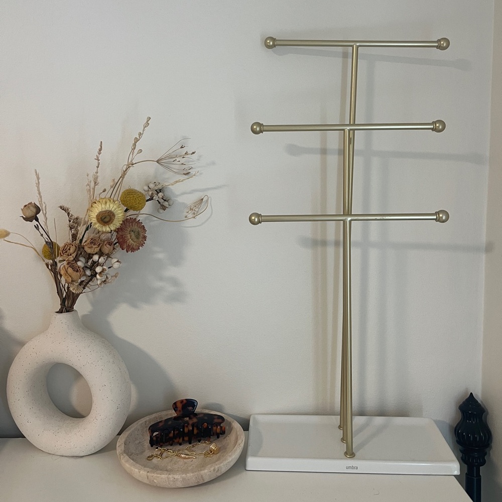 Indigo jewelry stand
